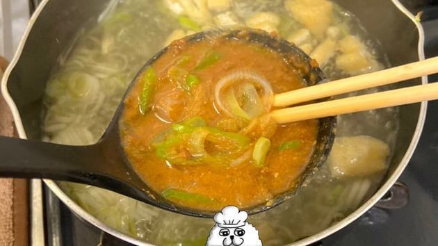 天才 味噌汁の味噌を秒で溶かす 汚れたカレー鍋が即キレイ 全日本人に教えたい裏ワザ2選 ヨムーノ