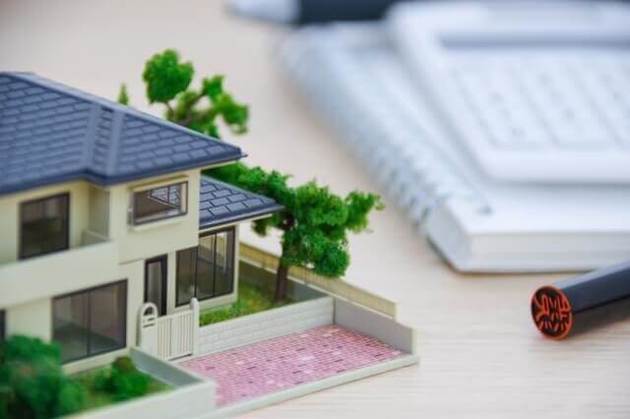 住宅ローン返済中に転勤決定!新築のマイホームは売るべき?貸すべき?