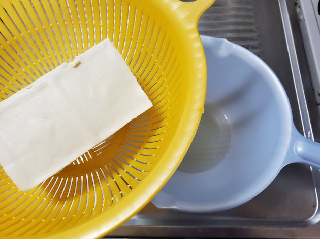 豆腐の水切り レンジ 放置 茹でる しっかり切れるのはどれ 試してみた ヨムーノ