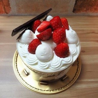 ウソ もうすぐ販売休止 シャトレーゼ 1 000円台ホールケーキ 苺いっぱいのデコレーション 買わなきゃ絶対後悔 ヨムーノ