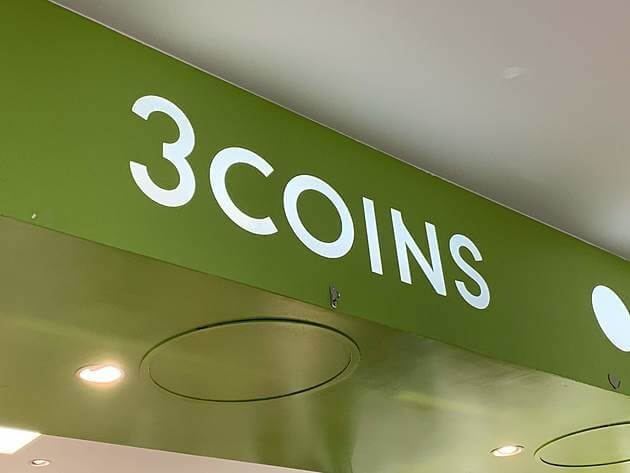 発売即売切れ 再入荷を待って 3coins スマホ防滴ケース が 他店の1 3価格 めっぽう便利 買わない理由がない ヨムーノ