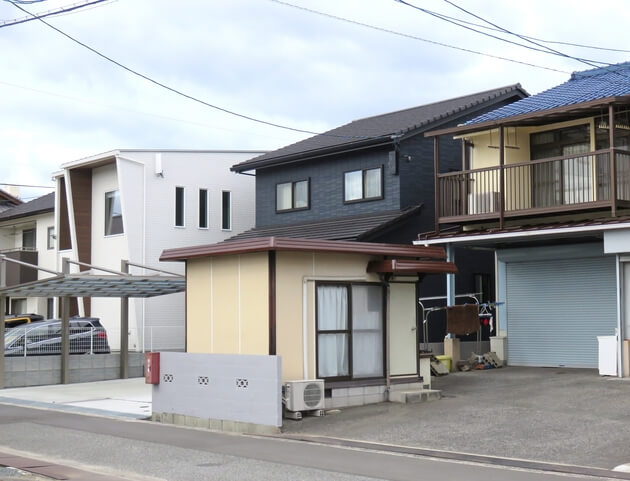 プレハブに固定資産税はかかる？設置はバレる？税金がかからない小屋の特徴 - オウチーノニュース【オウチーノ】