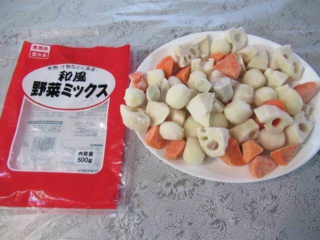 業務スーパー冷凍野菜「和風野菜ミックス」で大芋煮会！東北民おすすめレシピ | ヨムーノ