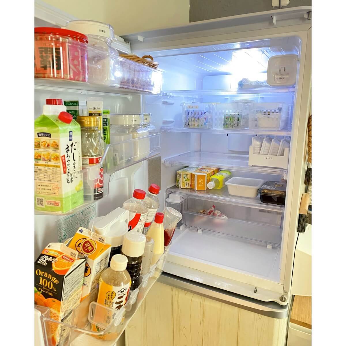 冷蔵庫収納は 仕切り と 自由度 がカギ 100均だから融通が利くセリア ダイソー活用術 ヨムーノ