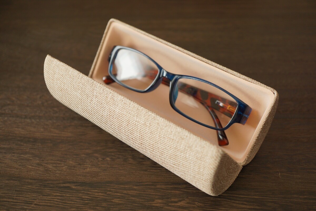 ダイソーで買って良かった 高見え雑貨3選 ランチョンマット 眼鏡ケース ディスペンサー ヨムーノ
