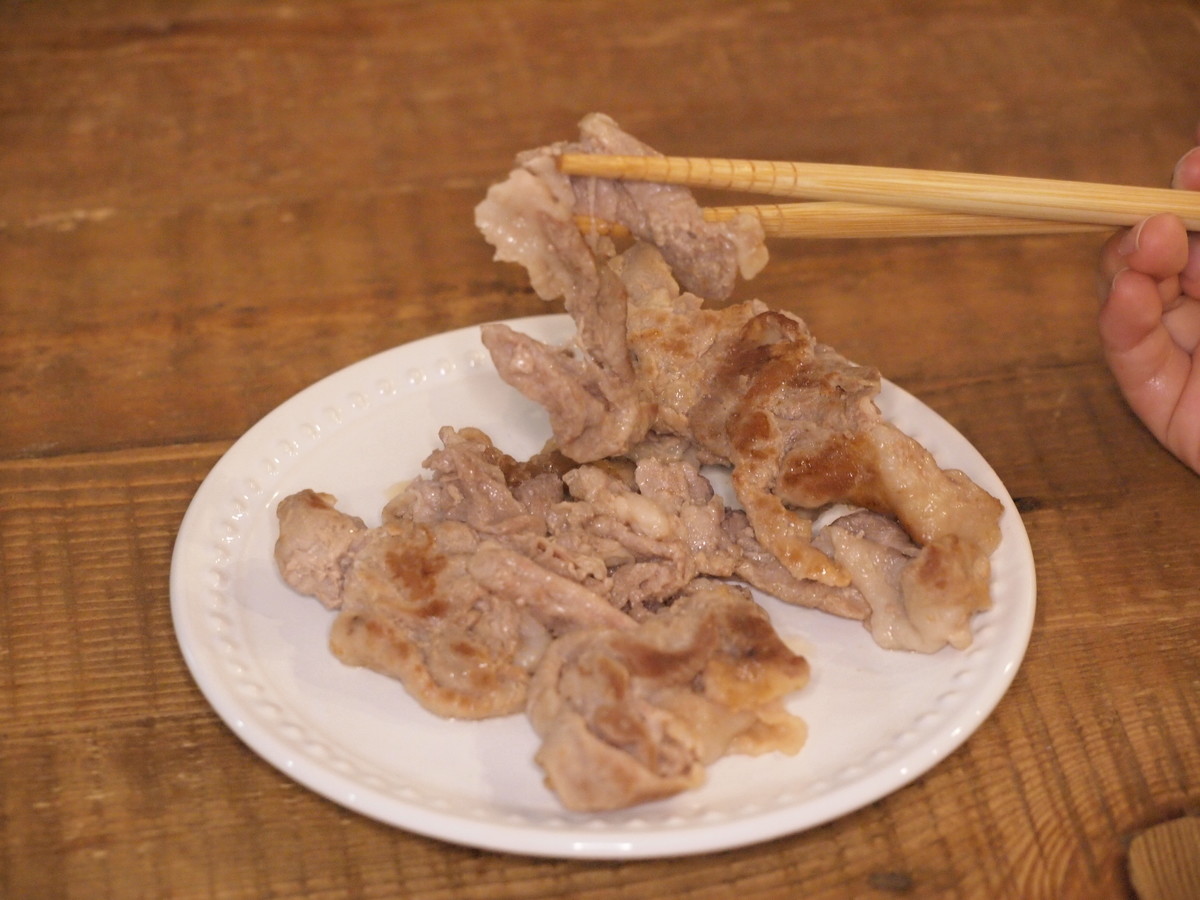 冷凍豚肉 ステーキ の焼き方 解凍せずフライパンで絶品 ヨムーノ