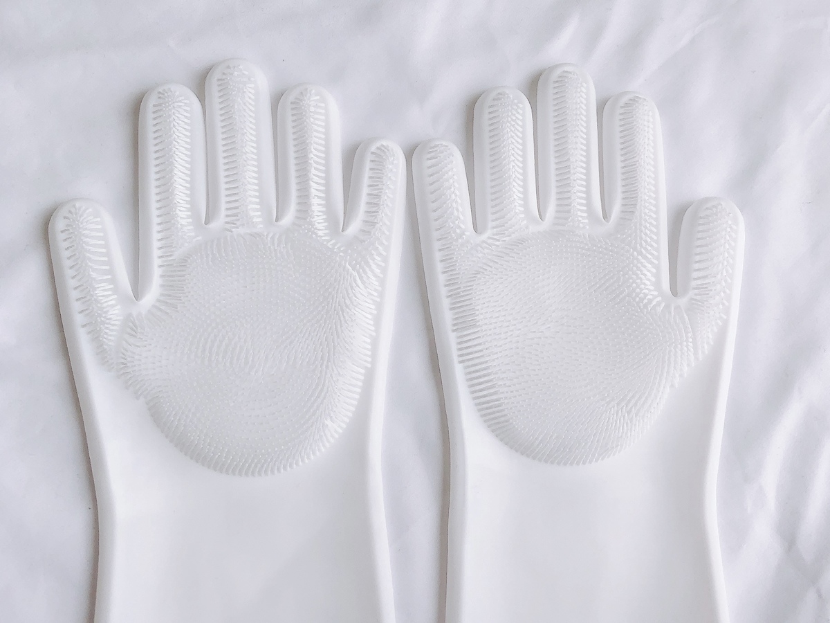 3coins 大人気 シリコンブラシ手袋 は即買い必至 一度使ったら手放せない ヨムーノ