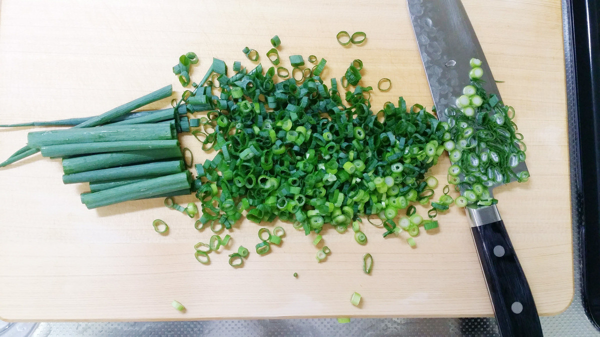 ネギの簡単な みじん切り テクでもう散らばらない ヨムーノ