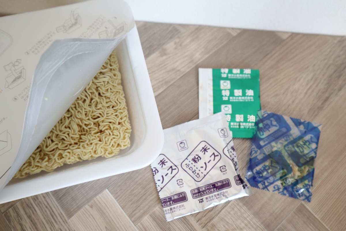 カップラーメン界に激震 セブン 悪魔級 100円台の新作2top 最後の1滴まで完飲上等 ヨムーノ