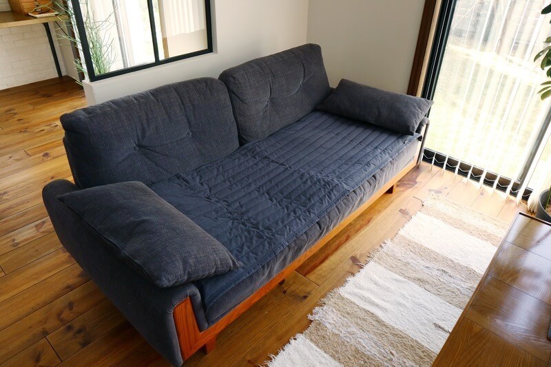 意外と汚い 暑い季節のソファ問題解決 敷いてないみたい 丸洗いでラク 神アイテム発見 ヨムーノ