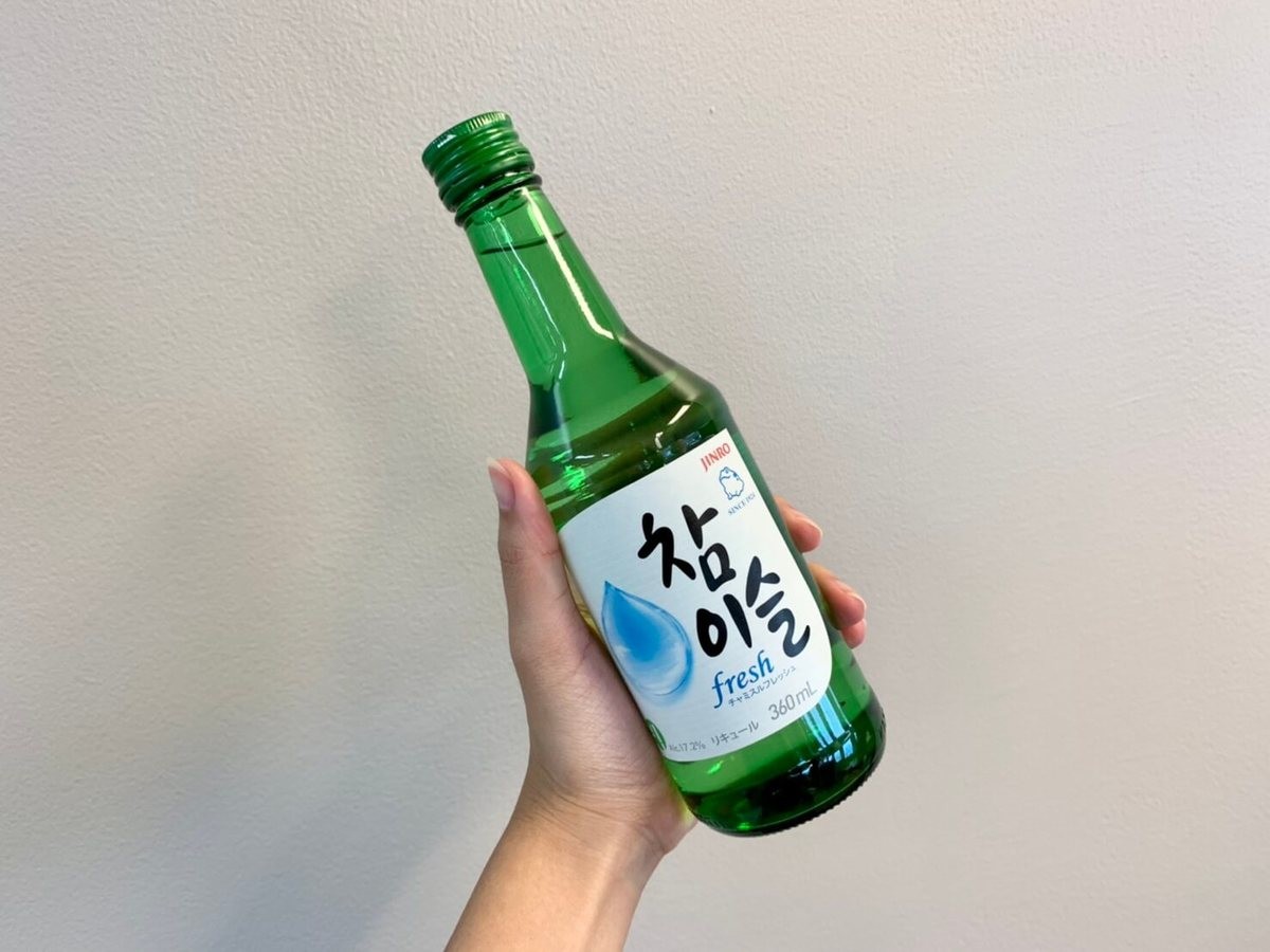 韓国ドラマの定番 緑の瓶の韓国焼酎 チャミスル ってどんなお酒 おすすめの飲み方も紹介 ヨムーノ 韓国ドラマの定番 緑の瓶の韓国焼酎 チャミスル ってどんなお酒 おすすめの飲み方も紹介 ヨムーノ