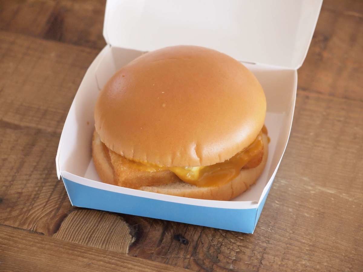 マック公式に無い フィレオフィッシュのアレンジ 追い30円で絶品 ヨムーノ