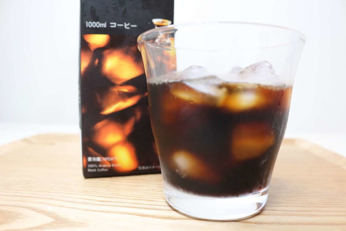 コンビニ アイスコーヒー1リットル紙パック3選 セブンは上島珈琲と強力タッグ ヨムーノ