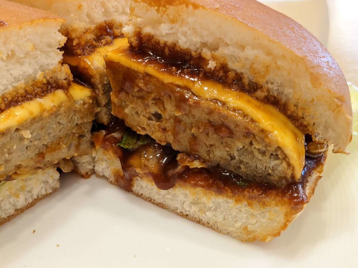 マックに飽きたら コメダ珈琲 へ急げ 分厚すぎて四つ切りじゃないと無理 ハンバーガーbig4 ヨムーノ マックに飽きたら コメダ珈琲 へ急げ 分厚すぎて四つ切りじゃないと無理 ハンバーガーbig4 ヨムーノ