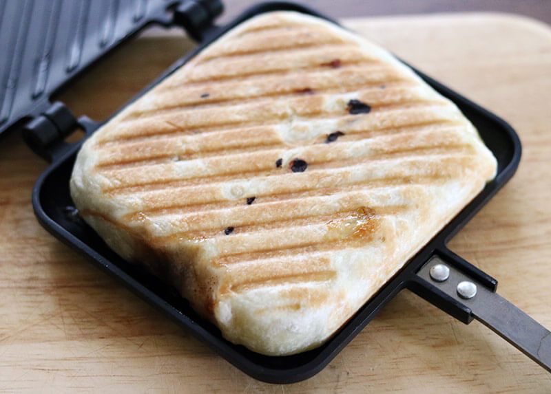 パン以外のもの を焼いてみた 大人気 ホットサンドメーカー を使い倒すお手軽レシピ5選 ヨムーノ