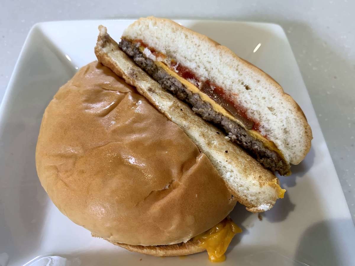 冷凍すると激ウマ説 マクドナルドのバーガー3種 半信半疑で冷やして食べてみた ヨムーノ 冷凍すると激ウマ説 マクドナルドのバーガー3種 半信半疑で冷やして食べてみた ヨムーノ
