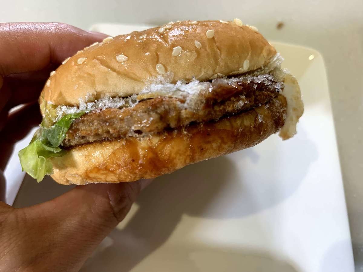 冷凍すると激ウマ説 マクドナルドのバーガー3種 半信半疑で冷やして食べてみた ヨムーノ 冷凍すると激ウマ説 マクドナルドのバーガー3種 半信半疑で冷やして食べてみた ヨムーノ