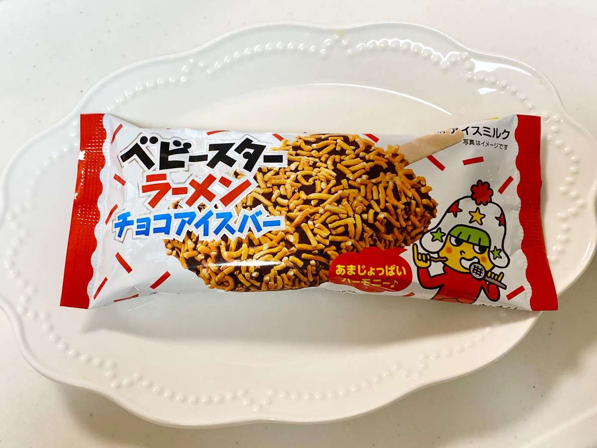 出会えたら奇跡 ファミマ 斬新すぎ っ 話題のベビースターアイスバーに挑戦してみた ヨムーノ