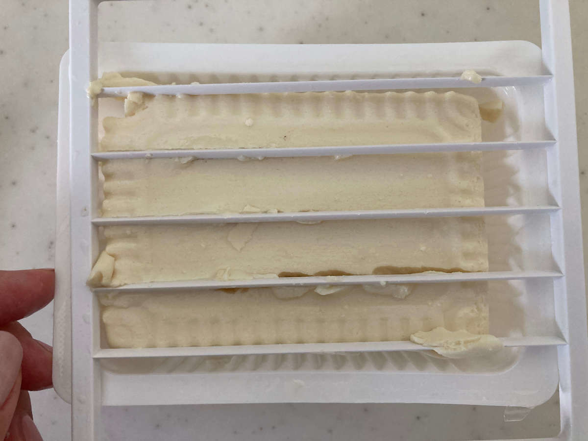 ちょ 助けて 沼にハマる キャンドゥ 豆腐さいの目カットプレート で また失敗 泣 に15秒で成功 料理便利グッズ ヨムーノ ちょ 助けて 沼にハマる キャンドゥ 豆腐さいの目カットプレート で また失敗 泣 に15秒で成功 料理便利グッズ ヨムーノ