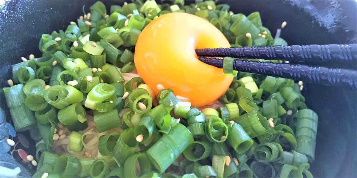 ごま油とお酢で つけ麺 風にアレンジ 家事ヤロウ 悪魔のネギだく油そうめん の簡単レシピ ヨムーノ ごま油とお酢で つけ麺 風にアレンジ 家事ヤロウ 悪魔のネギだく油そうめん の簡単レシピ ヨムーノ