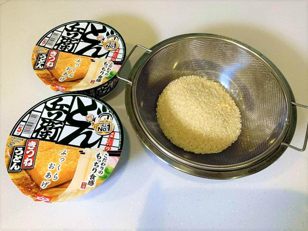 日清どん兵衛 など 人気カップうどん を使った炊き込みご飯レシピ2選 ヨムーノ