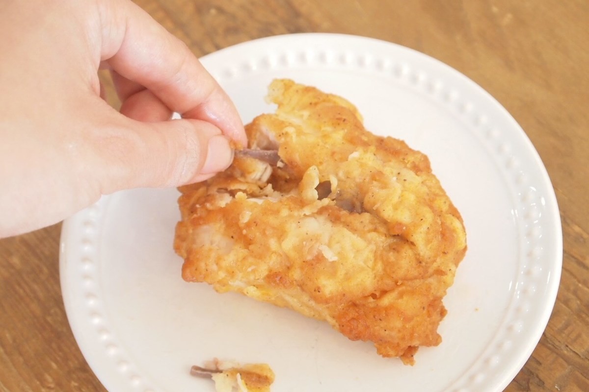 ケンタッキー 公式さん もっと早く教えてよ 簡単 手が汚れないチキンの食べ方 骨にぶち当たらない ヨムーノ