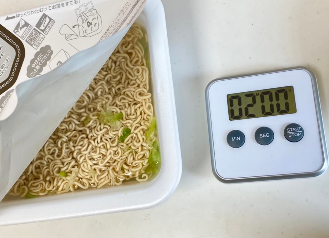 カップ焼きそば はレンジでチンして麺がモチモチ生めん風味に ヨムーノ カップ焼きそば はレンジでチンして麺がモチモチ生めん風味に ヨムーノ