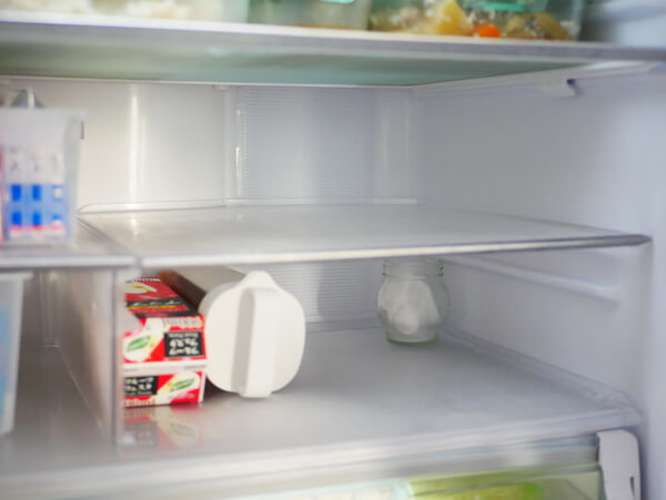 冷蔵庫の片隅に 重曹 を置くだけ ほったら家事 の意外とすごい効果とは ヨムーノ