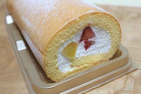 成城石井の期間限定フルーツロールケーキは いちごの日 に食べたくなる悪魔的な美味しさ ヨムーノ