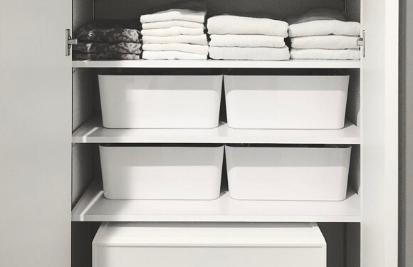 Ikeaの白ボックス で洗面室をモノトーン収納 家族の小物が全部片付く