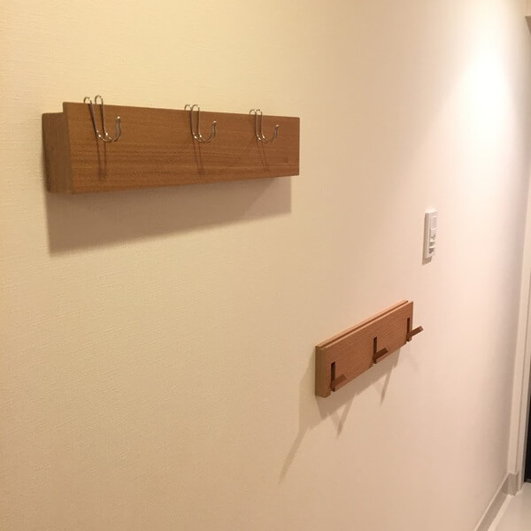 無印良品の3連ハンガーと壁に付けられる家具・長押