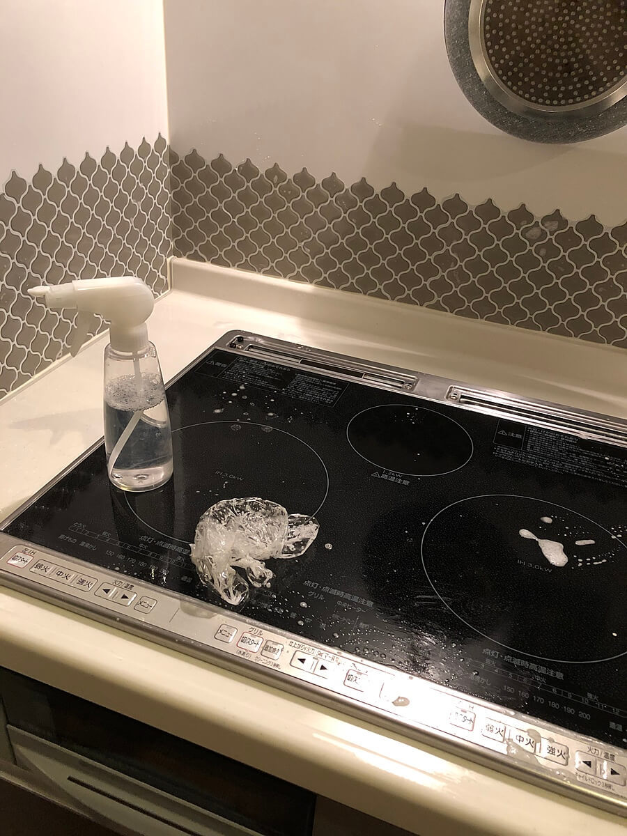 ウタマロ超えの掃除アイテムが目の間にあるじゃん キッチンコンロの油汚れも 食器用洗剤 が最強 ヨムーノ