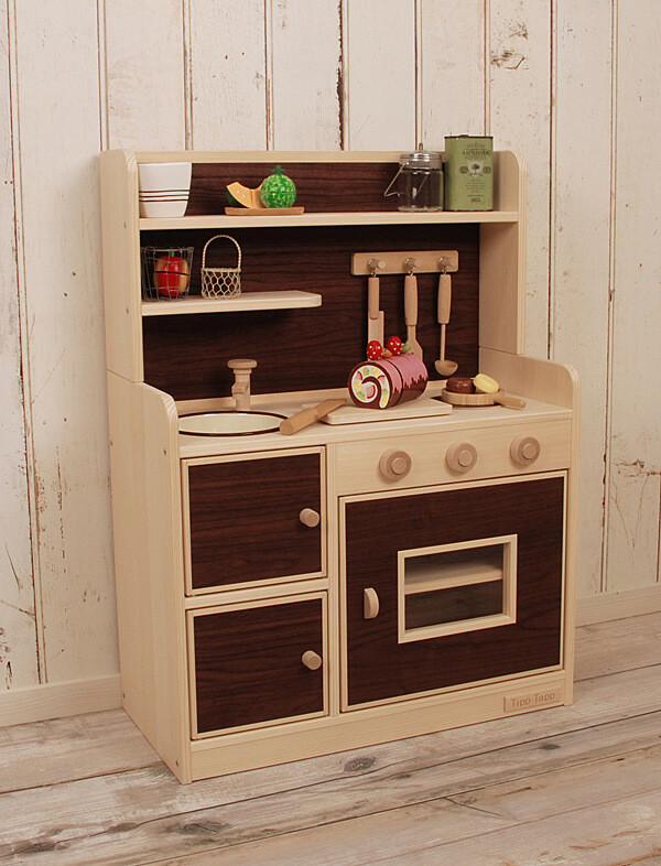 おままごとキッチンは木製が人気 やさしい魅力とおすすめを紹介