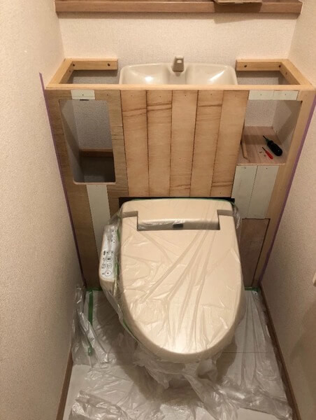 リフォーム予算なくて大丈夫 トイレをタンクレス風にdiy事例 ヨムーノ