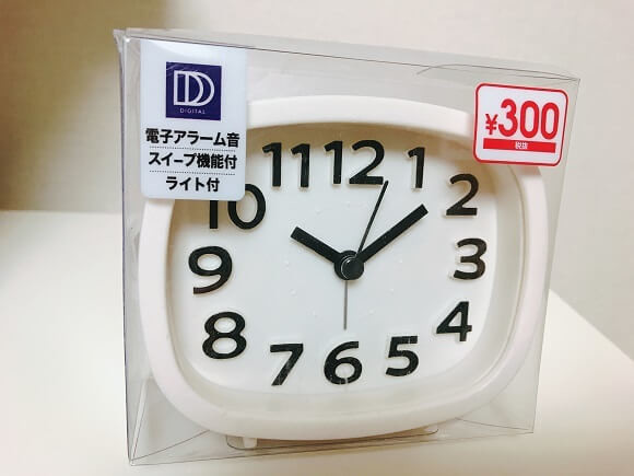 100均ダイソーの 300円 目覚まし時計を徹底調査 プチプラだけど高機能 ヨムーノ