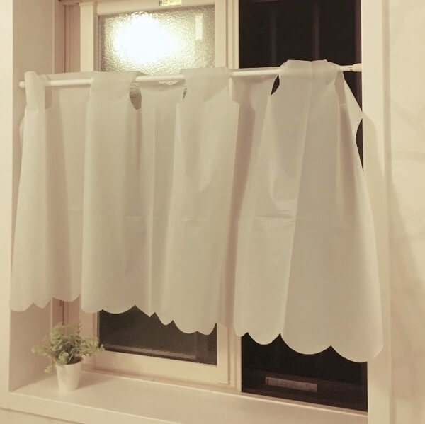 100均で完璧diy お風呂場の窓に目隠しカーテンを取り付けてみた ヨムーノ