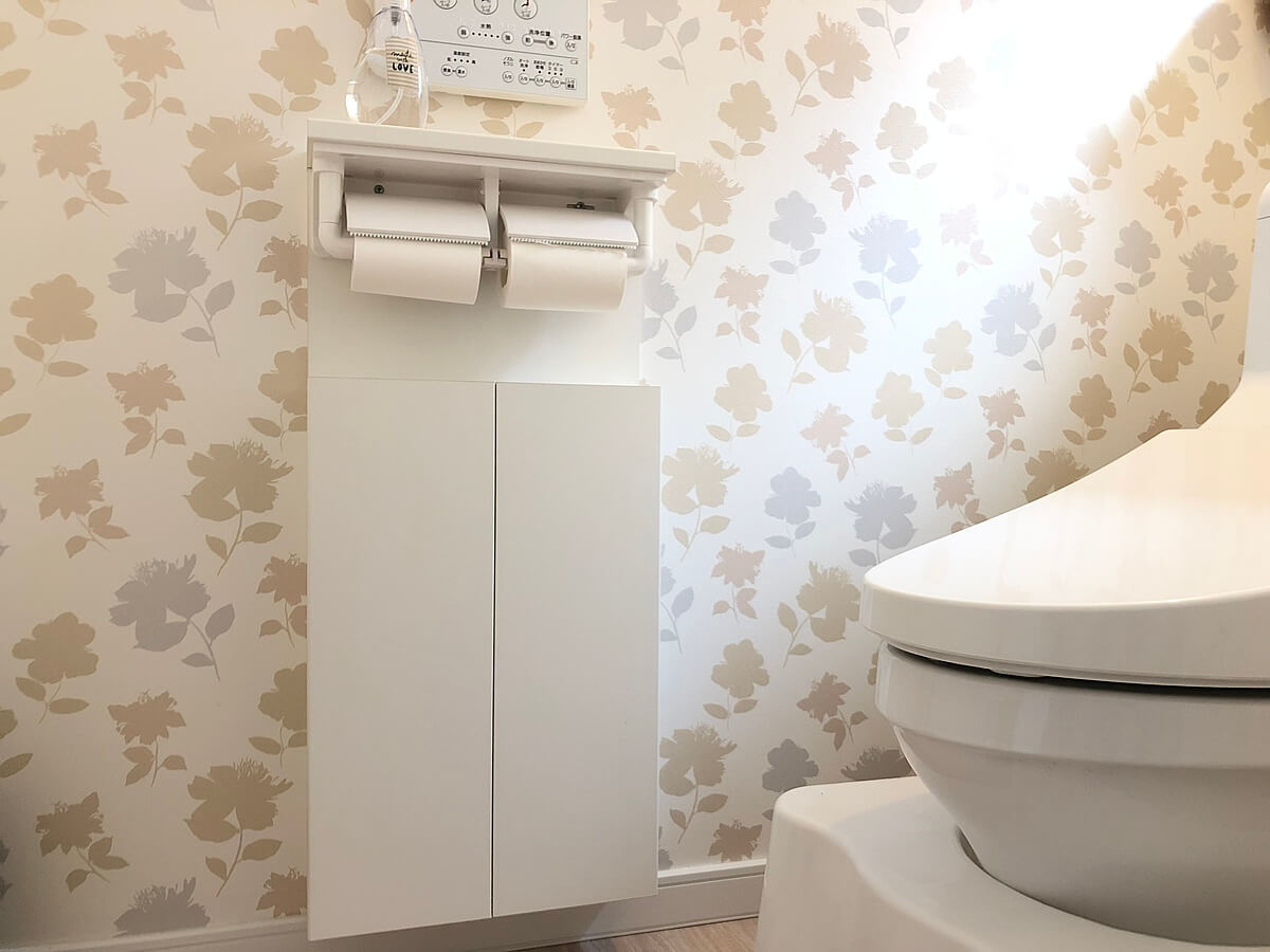 いびつなトイレ収納に セリア フタ付きケースがシンデレラフィット 極小スペースの最大活用法