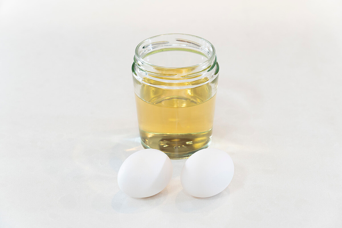 おすすめ自由研究 卵がお酢のチカラでゴムボールのように変身 スケルトン卵 ヨムーノ