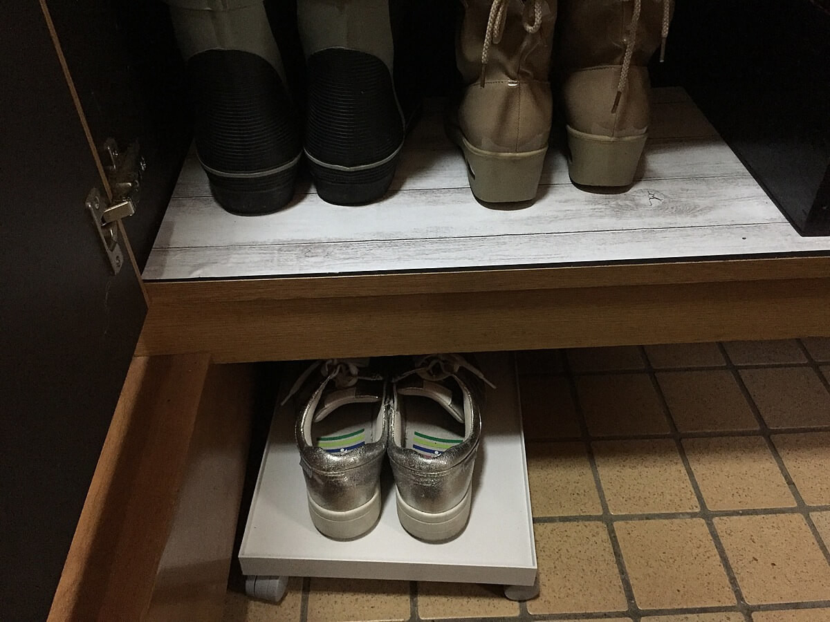 やっぱりキャスター収納が秀逸 ダイソーvs無印良品で溢れる靴収納を比較してみた ヨムーノ