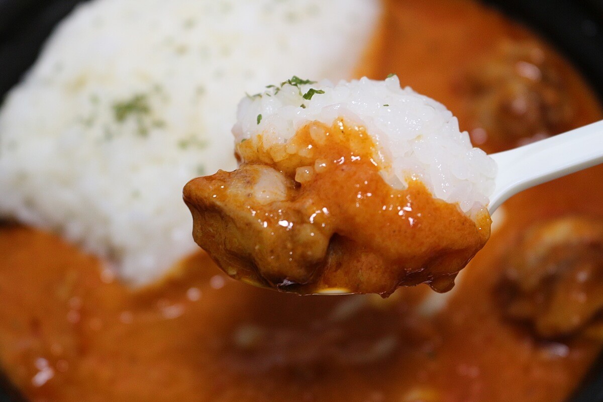 ファミマ バターチキンカレー が進化して新登場 あの松屋の味と決定的に違うポイントは ヨムーノ