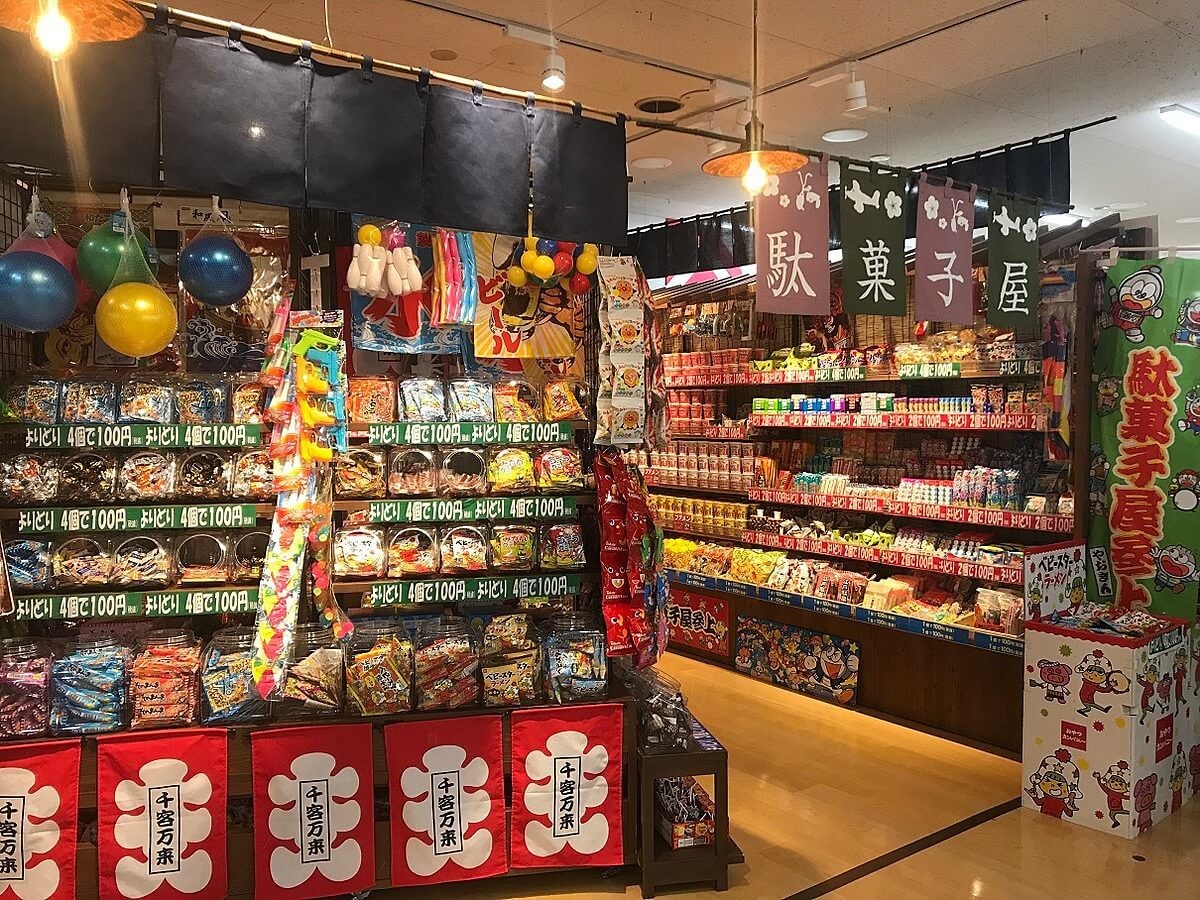 ダイソーと駄菓子屋も併設 300円ショップ スリーピー が亀有リリオに東京23区初出店 ヨムーノ