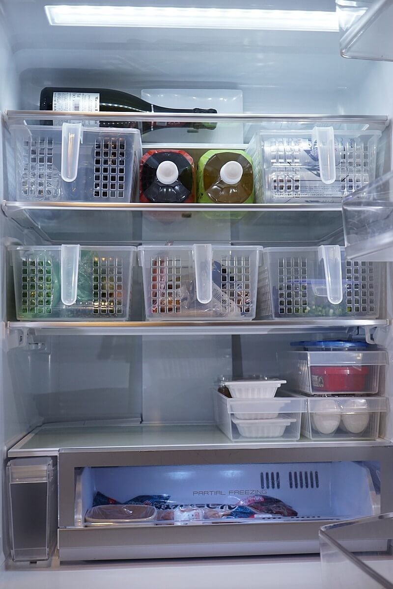 ニトリを卒業してセリアケースで冷蔵庫収納 超シンデレラフィットで使いやすい ヨムーノ