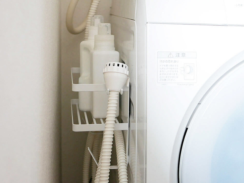 山崎実業おすすめタワー ホースホルダー付き洗濯機横マグネット はデッドスペースの有効活用に欠かせない ヨムーノ