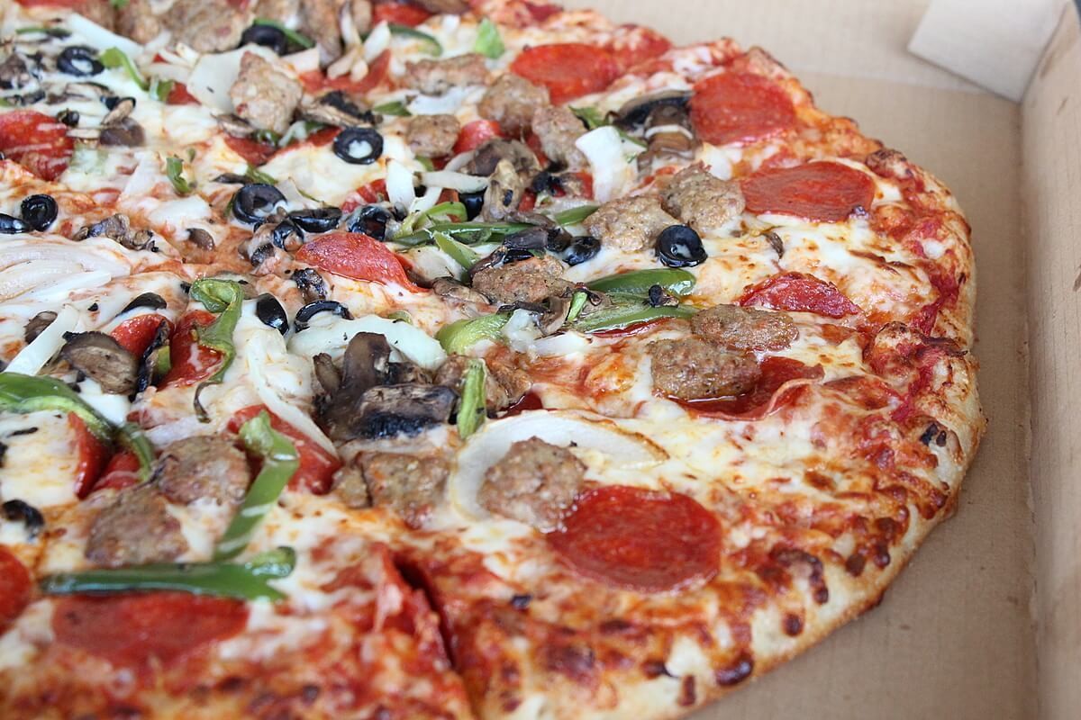 コストコのフードコートピザは他店の半額級 店内で買える超ビッグピザも紹介