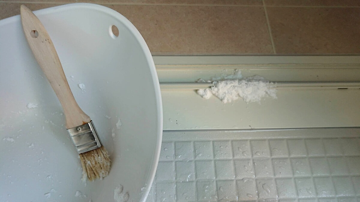 【お風呂のドア掃除】水垢やホコリは「月1しっかり掃除」で綺麗をキープ