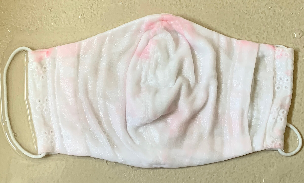 マスクを漂白したら まさかのピンクに変色 簡単に白くする方法 ヨムーノ
