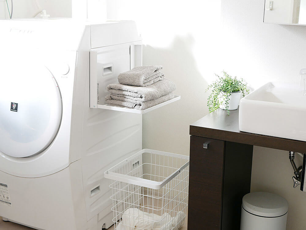 洗濯機横は ちょっと置き が地味スゴ 新発想 折り畳み収納 はマグネットで簡単取り付け