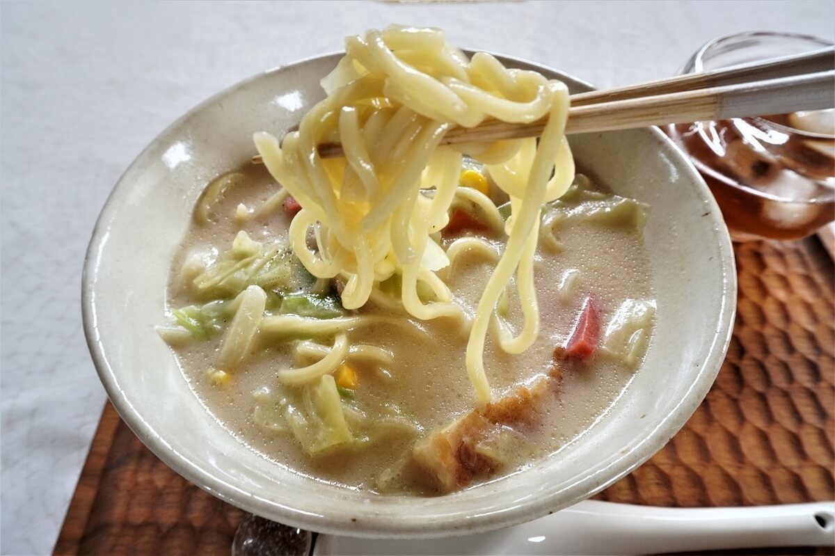 リンガーハットのあの人気の味が自宅で楽しめる 麺 スープ 具材がセットだから届いたらすぐに食べられます 冷凍商品なのでロングライフ リンガーハット  グルメセット ７食入 長崎ちゃんぽん 長崎皿うどん ぎょうざ 野菜たっぷりちゃんぽん ご当地グルメ 長崎グルメ 冷凍 ...