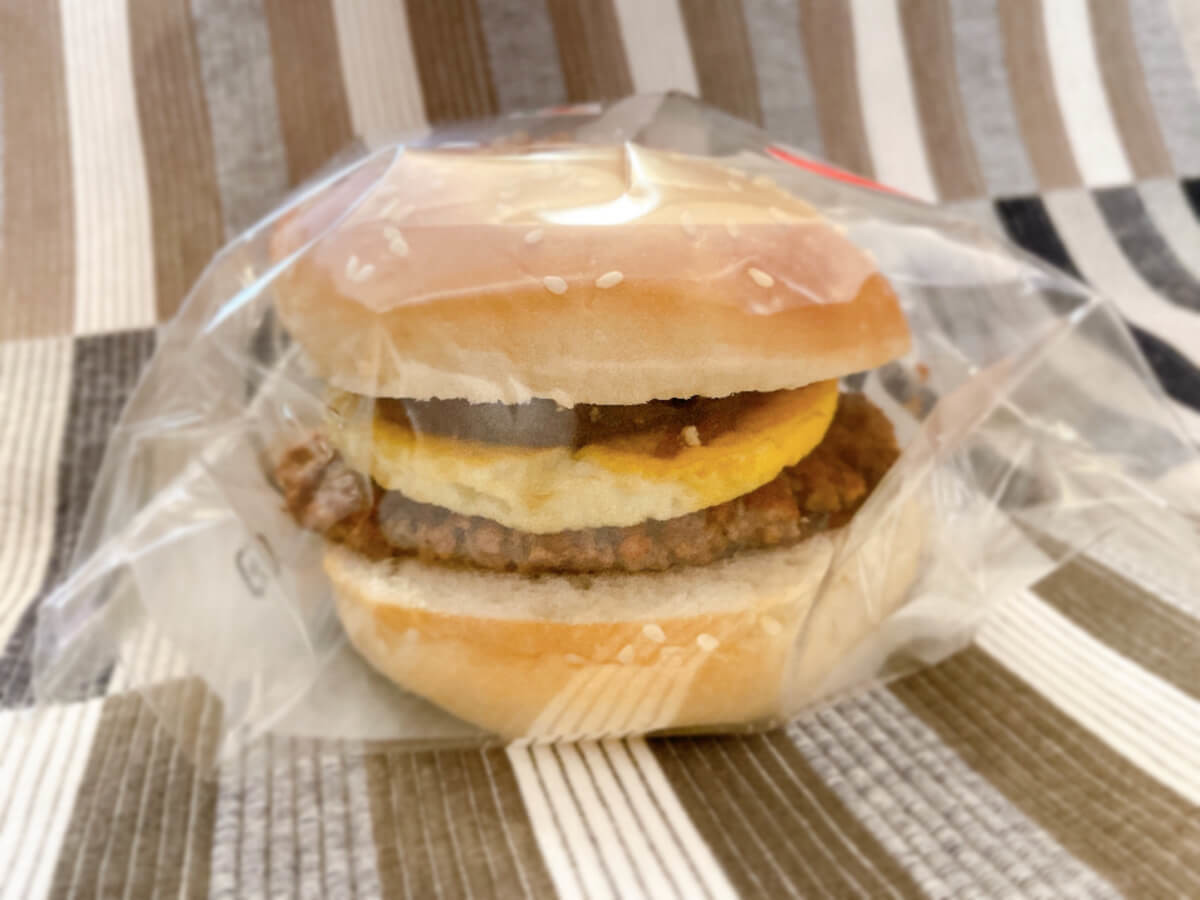 朗報 マックに先駆け セブン 噂の 濃厚デミたまバーガー 降臨 想像超えた 本家の前にゲットして くふうlive