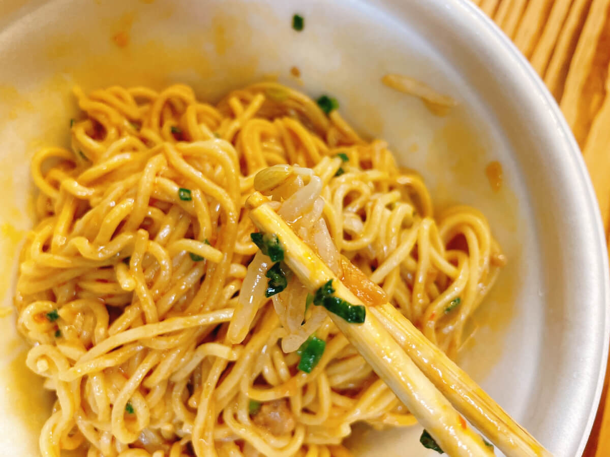 ラーメン界激震 ローソン新作 裏切りの一杯 汁なし担々麵 ウソ 食べても太りにくい 冬太り救世主 ヨムーノ